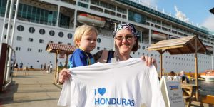 Llegan tres cruceros a Roatán con más de 10 mil turistas a bordo