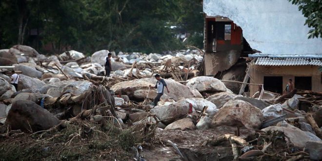 Colombia declara estado de calamidad por 200 muertos en avalancha