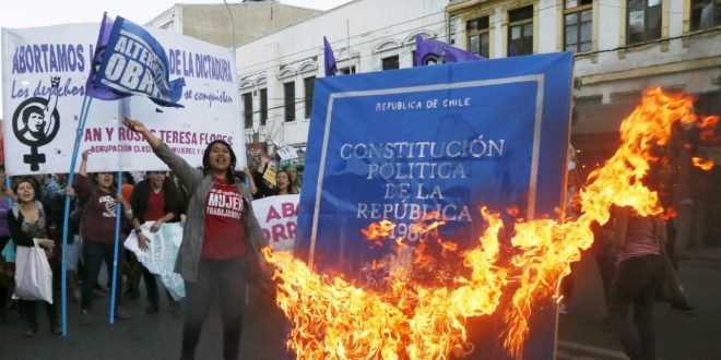 Chile debate reemplazar la Constitución de Pinochet