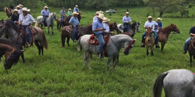 Ganaderos del noroccidente de Honduras apoyan a Juan Orlando Hernández