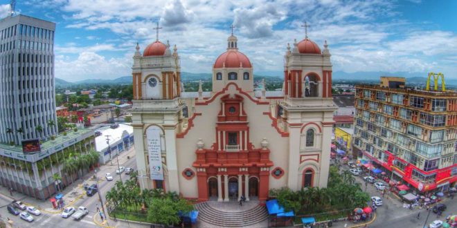 ¿Cuál fue la primera iglesia construida en Honduras?