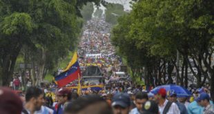 Oposición vuelve en masa a las calles de Venezuela