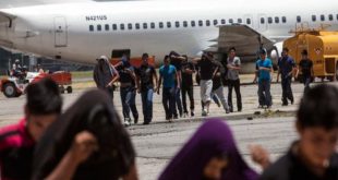 Deportan a 106 migrantes hondureños desde México