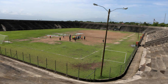 Convertirán el estadio Roberto Suazo Córdova en un centro deportivo