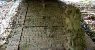 Texto esculpido en piedra más grande de América está Copán