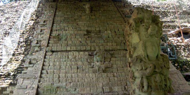 Texto esculpido en piedra más grande de América está Copán