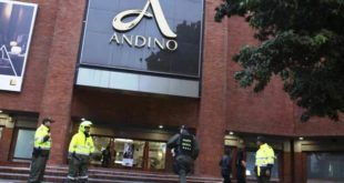 Atentado en centro comercial de Bogotá deja tres muertos