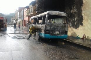Honduras: Queman bus Rapidito en Comayaguela