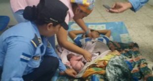 Nace hermoso bebé durante traslado en patrulla de Policía Nacional