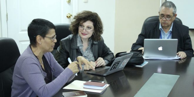 Ministra Calderón y representante de UNESCO planifican formación docente