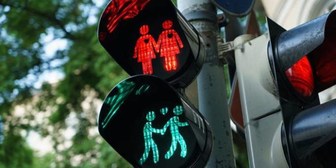 Madrid instala semáforos gay