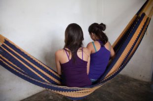 Plan International alerta del riesgo de abuso a niñas en albergues hondureños