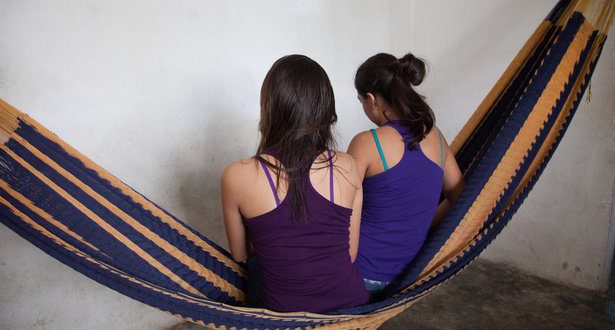 Plan International alerta del riesgo de abuso a niñas en albergues hondureños