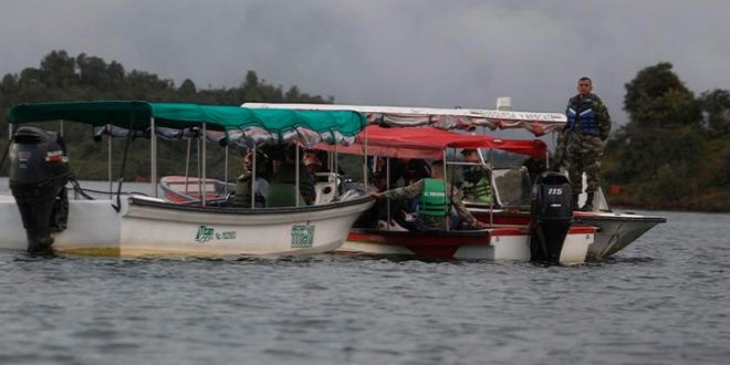 Siete muertos y 13 desaparecidos tras naufragio en Colombia