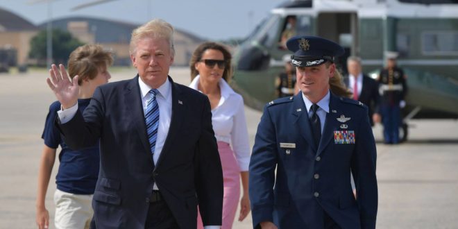 Donald Trump impide a transexuales entrar al Ejército