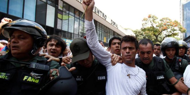 Venezuela: Leopoldo López sale de la cárcel