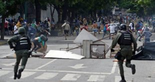 Maduro prohíbe las protestas que afecten a la Asamblea Constituyente