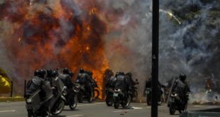 Maduro consuma un autogolpe en la jornada electoral más violenta