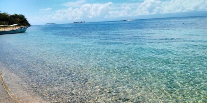 Cayos Cochinos entre las aguas más claras del mundo