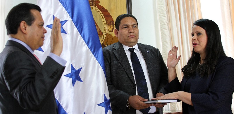 Gobierno hondureño juramente tres nuevos cargos en gabinete