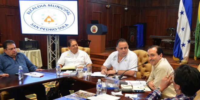 Ministros resaltan eficiencia y transparencia de la alcaldía Sampedrana