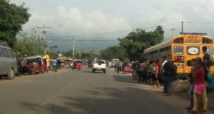Transportistas en paro de labores en Villanueva, Cortés