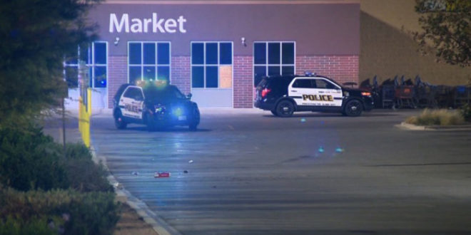 Encuentran 8 muertos dentro de camión estacionado en un Wal-Mart