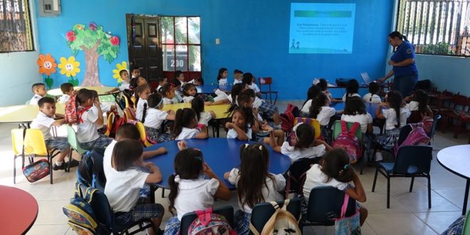 Alcaldía Sampedrana instruye niños del Jardín Municipal El Carmen