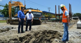 Alcalde Armando Calidonio supervisa construcción de paso a desnivel