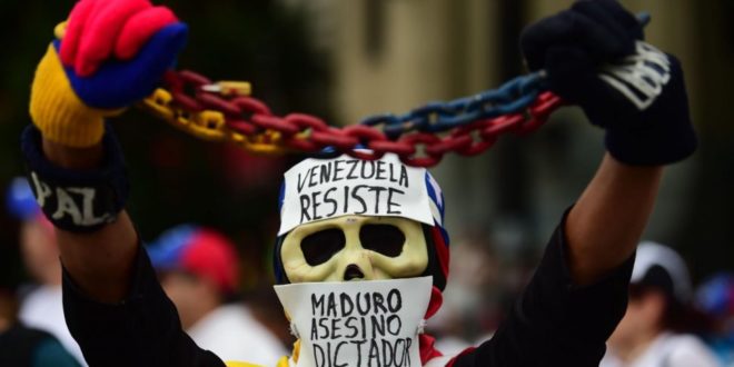 Maduro aplaza la instalación de Asamblea Constituyente