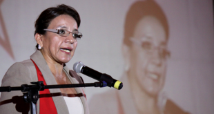 Xiomara Castro acepta ser candidata presidencial de Libre