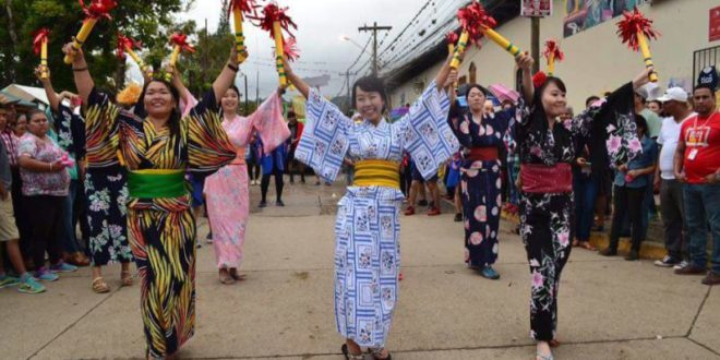 Voluntarios de JICA intercambian cultura japonesa con danlidenses