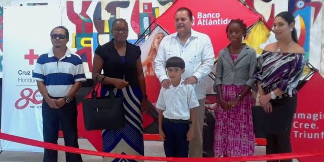 Banco Atlántida premia niños ganadores del concurso de dibujo CRH