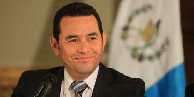 Tribunal Electoral de Guatemala suspende al partido del presidente Morales