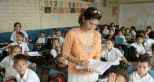 Educación intensificará entrega de cuadernos en Honduras