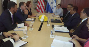 Representantes de EE.UU y Honduras pasan revista a programas