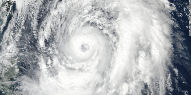 El tifón Lan avanza peligrosamente hacia Japón