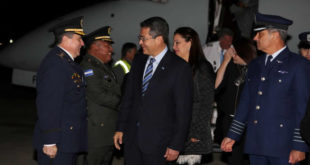 Presidente Hernández llega a Chile para reunión del SICA