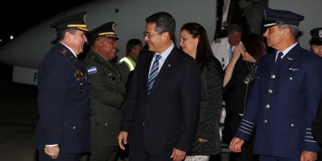 Presidente Hernández llega a Chile para reunión del SICA