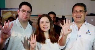 Daniela, hija del candidato nacionalista ejerce primera vez el sufragio