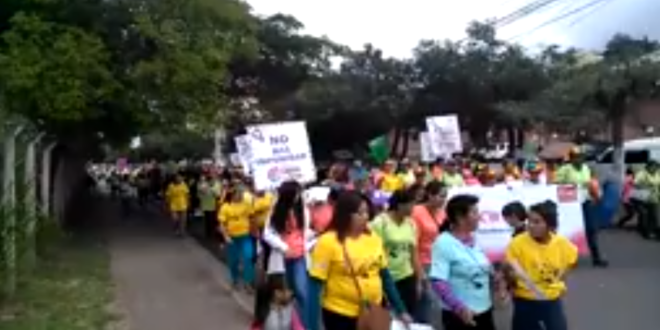 Mujeres organizadas realizan protesta