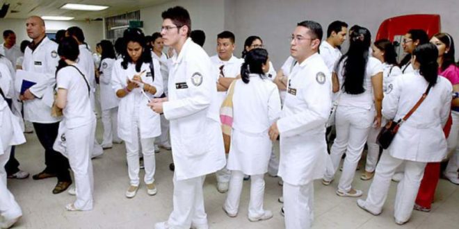 Médicos amenazan con suspender las guardias por falta de equipo de protección