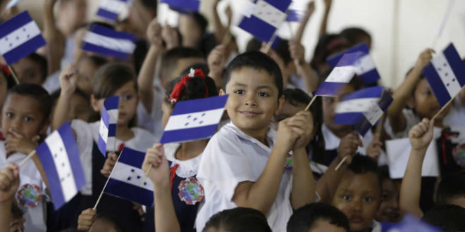 Honduras firma acuerdo con la Alianza Mundial para la Educación