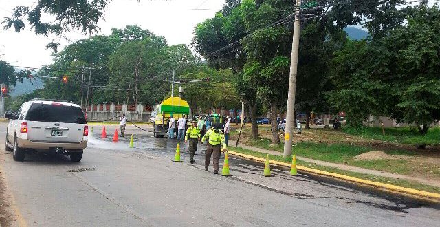 Limpian vías afectadas por protestas en San Pedro Sula