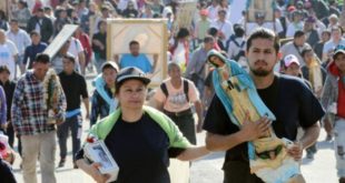 Fieles católicos celebran a la Virgen de Guadalupe