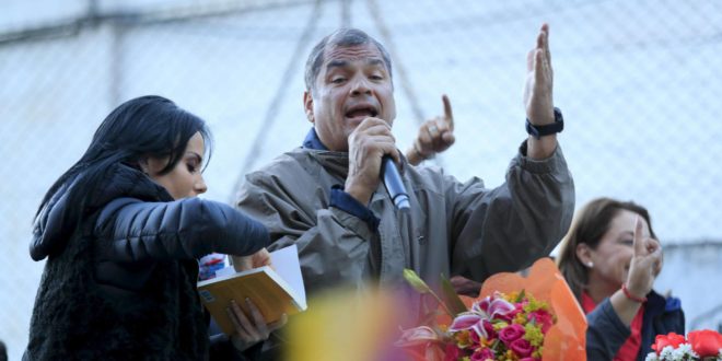 Reelección indefinida en Ecuador enfrenta a Moreno y Correa