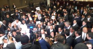 Zafarrancho en el Congreso tras elección de nueva junta directiva