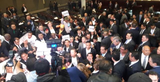Zafarrancho en el Congreso tras elección de nueva junta directiva