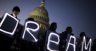 La Casa Blanca propone legalizar a 1.8 millones de dreamers