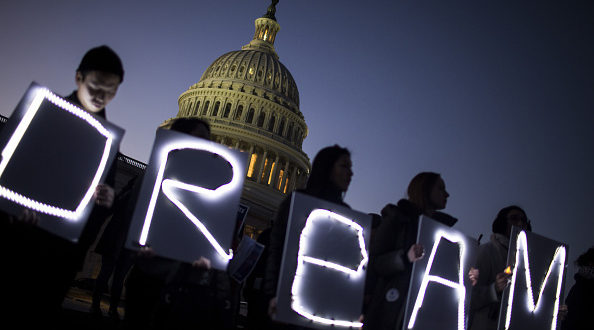 La Casa Blanca propone legalizar a 1.8 millones de dreamers